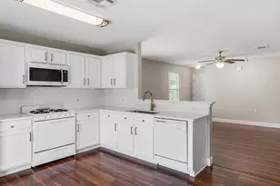 5220 Hutchinson Dr, Austin, TX 78723 - Photo 2