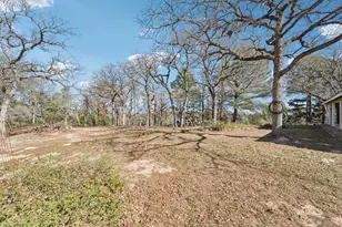 407 Country Ln, McDade, TX 78650 - Photo 32