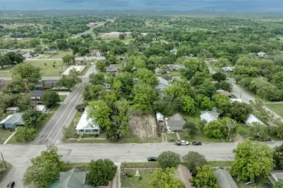 809 E Fannin Street, Luling, TX 78648 - Photo 8