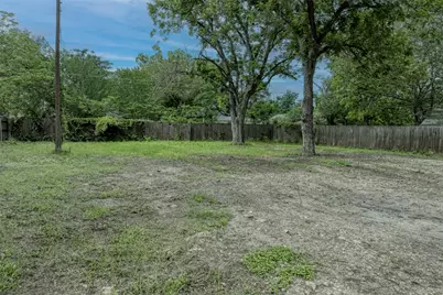 809 E Fannin Street, Luling, TX 78648 - Photo 2