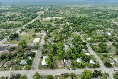 809 E Fannin Street, Luling, TX 78648 - Photo 12