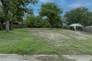 809 E Fannin St, Luling, TX 78648 - Photo 1