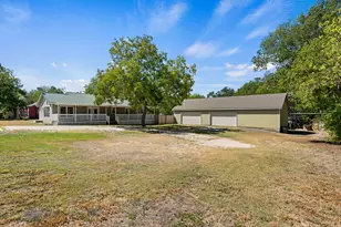 808 N Water St, Burnet, TX 78611 - Photo 4