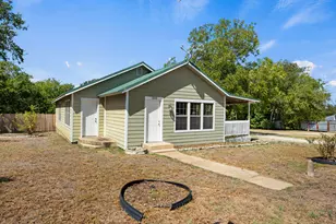 808 N Water St, Burnet, TX 78611 - Photo 2