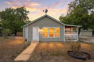808 N Water St, Burnet, TX 78611 - Photo 1
