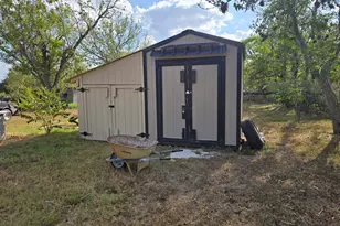 1525 Waco St, Gonzales, TX 78629 - Photo 26