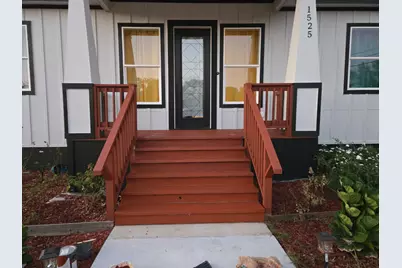 1525 Waco Street, Gonzales, TX 78629 - Photo 2