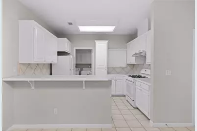 9804 Parliament House Road #B, Austin, TX 78729 - Photo 10