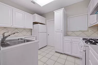 9804 Parliament House Road #B, Austin, TX 78729 - Photo 12