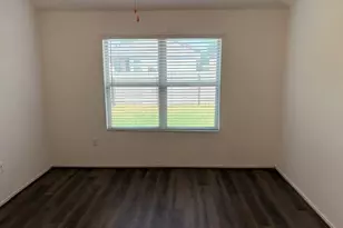 6917 Colorado Bluffs Rd, Austin, TX 78744 - Photo 6