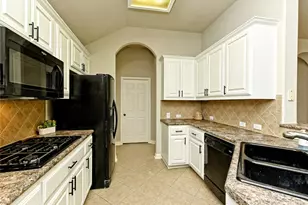 10009 Buffalo Lake Ln, Austin, TX 78747 - Photo 12
