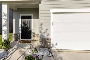 402 Gemsbok Rd, Hutto, TX 78634 - Photo 2