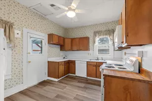 207 Hudgins St, Smithville, TX 78957 - Photo 6