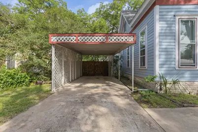 207 Hudgins Street, Smithville, TX 78957 - Photo 2