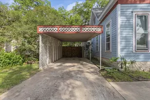 207 Hudgins St, Smithville, TX 78957 - Photo 2