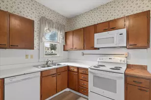 207 Hudgins St, Smithville, TX 78957 - Photo 8