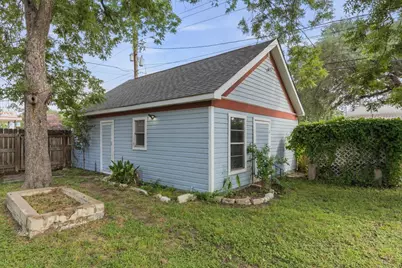207 Hudgins Street, Smithville, TX 78957 - Photo 24