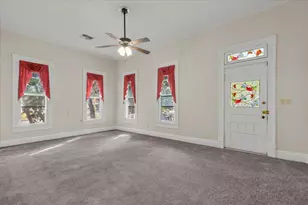 207 Hudgins St, Smithville, TX 78957 - Photo 4