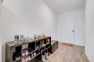 808 Circle Wy, Jarrell, TX 76537 - Photo 16