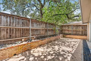 2412 S 5th St, Austin, TX 78704 - Photo 8