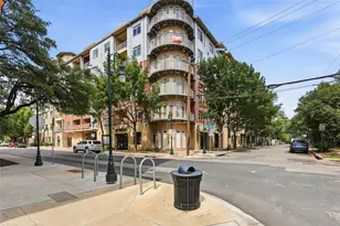 910 W 25th St, Austin, TX 78705 - Photo 2