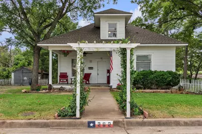 262 W Richmond Street, Giddings, TX 78942 - Photo 2