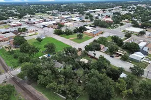 262 W Richmond St, Giddings, TX 78942 - Photo 34