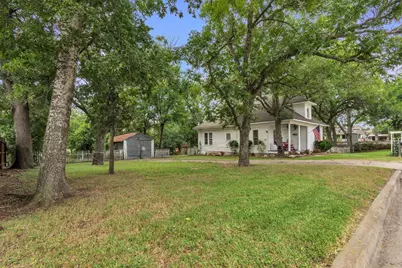 262 W Richmond Street, Giddings, TX 78942 - Photo 24
