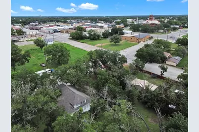 262 W Richmond Street, Giddings, TX 78942 - Photo 32