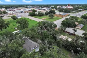 262 W Richmond St, Giddings, TX 78942 - Photo 32