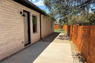 304 W Allen St, Kyle, TX 78640 - Photo 26