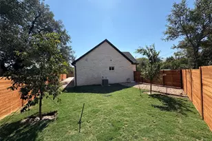 304 W Allen St, Kyle, TX 78640 - Photo 28