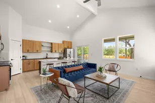 18208 Gregg Bluff Rd, Jonestown, TX 78645 - Photo 6