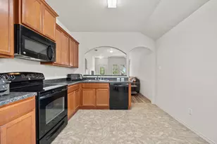 621 Amber Ln, Jarrell, TX 76537 - Photo 10