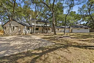 224 Maple Dr, Mountain City, TX 78610 - Photo 8