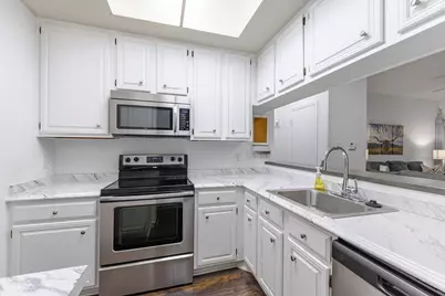 806 W 24th Street #210, Austin, TX 78705 - Photo 6