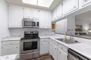 806 W 24th St, Austin, TX 78705 - Photo 6