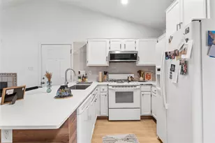 1411 Gracy Farms Ln, Austin, TX 78758 - Photo 2