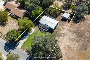 106 E Olive St, Lockhart, TX 78644 - Photo 6