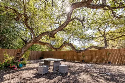 106 E Olive Street, Lockhart, TX 78644 - Photo 8