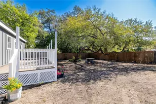 106 E Olive St, Lockhart, TX 78644 - Photo 12