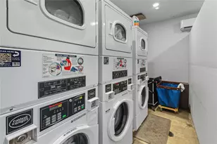 49 Navasota St, Austin, TX 78702 - Photo 20