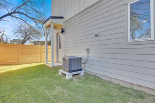 6802 Montana St, Austin, TX 78741 - Photo 16