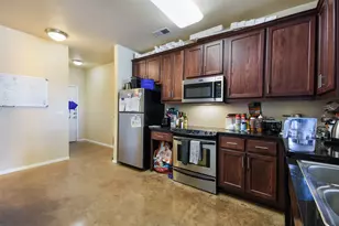 910 W 25th St, Austin, TX 78705 - Photo 12