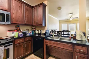 910 W 25th St, Austin, TX 78705 - Photo 16