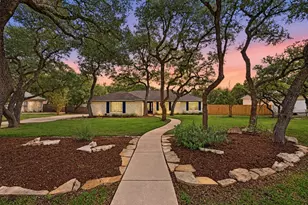 600 Meadow Oaks Dr, Dripping Springs, TX 78620 - Photo 2