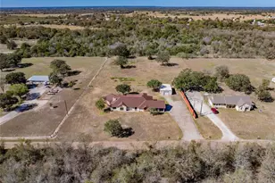 407 N Raymond Rd, La Grange, TX 78945 - Photo 4