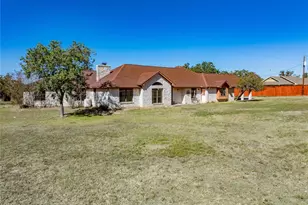 407 N Raymond Rd, La Grange, TX 78945 - Photo 2