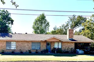 817 N Harris St, Giddings, TX 78942 - Photo 1