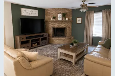 817 N Harris Street, Giddings, TX 78942 - Photo 2